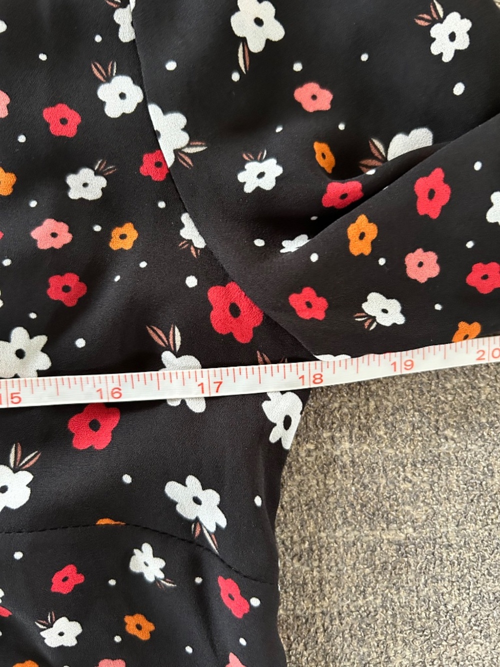 🎃CAbi Floral Print Top - Picture 9 of 12